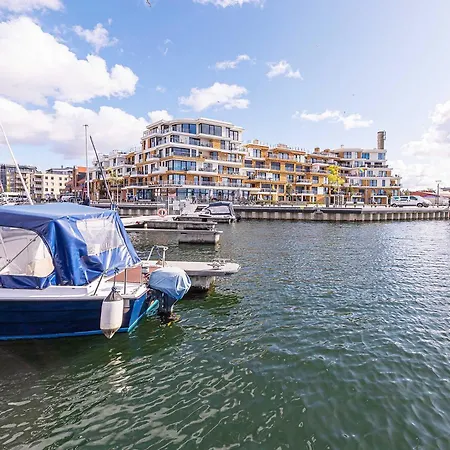 Appartement First Marina View - In Der Hafenresidenz Mit Sauna & Mueritzblick *