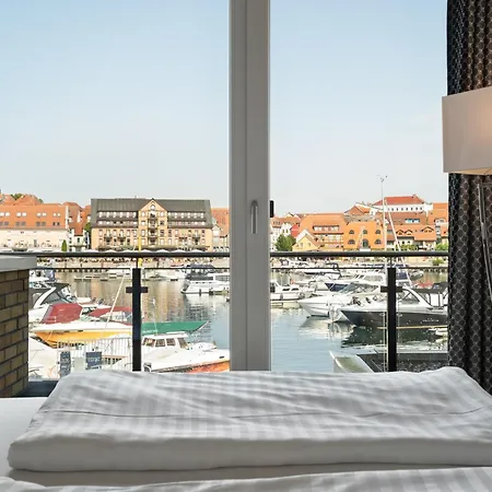 Apartament First Marina View - In Der Hafenresidenz Mit Sauna & Mueritzblick *